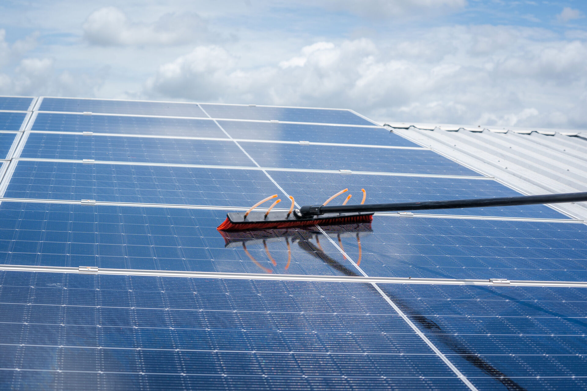Professional solar panel cleaning service in Northern Illinois